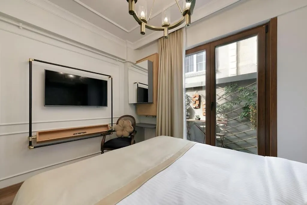 Daphne Pera ; Sakura Apart, City Center Istanbul Apartment