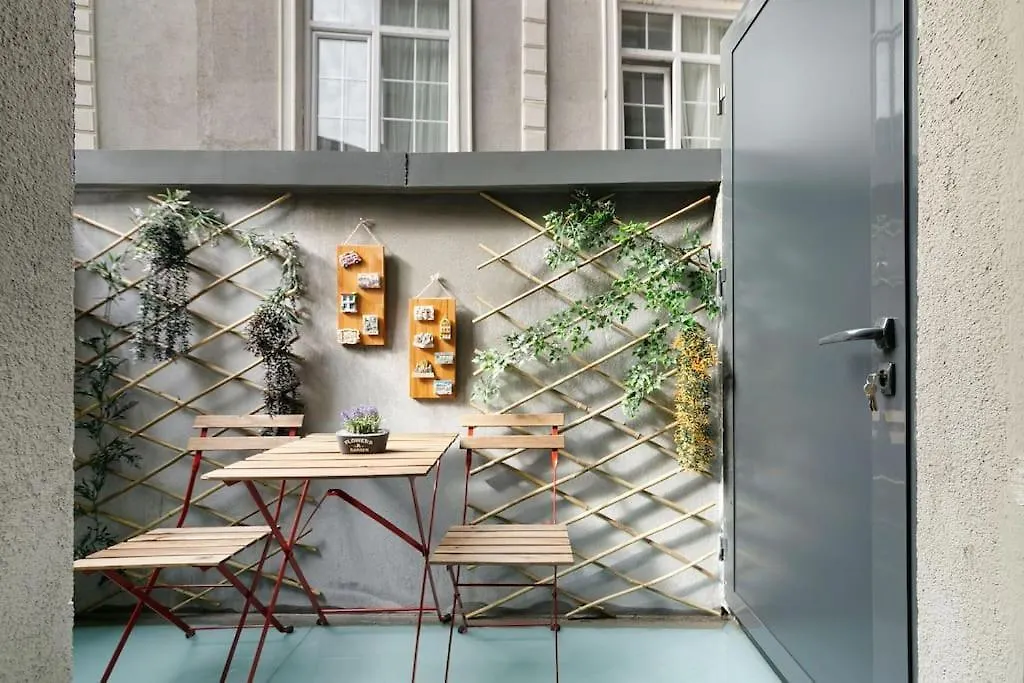 Daphne Pera ; Sakura Apart, City Center Istanbul Apartment