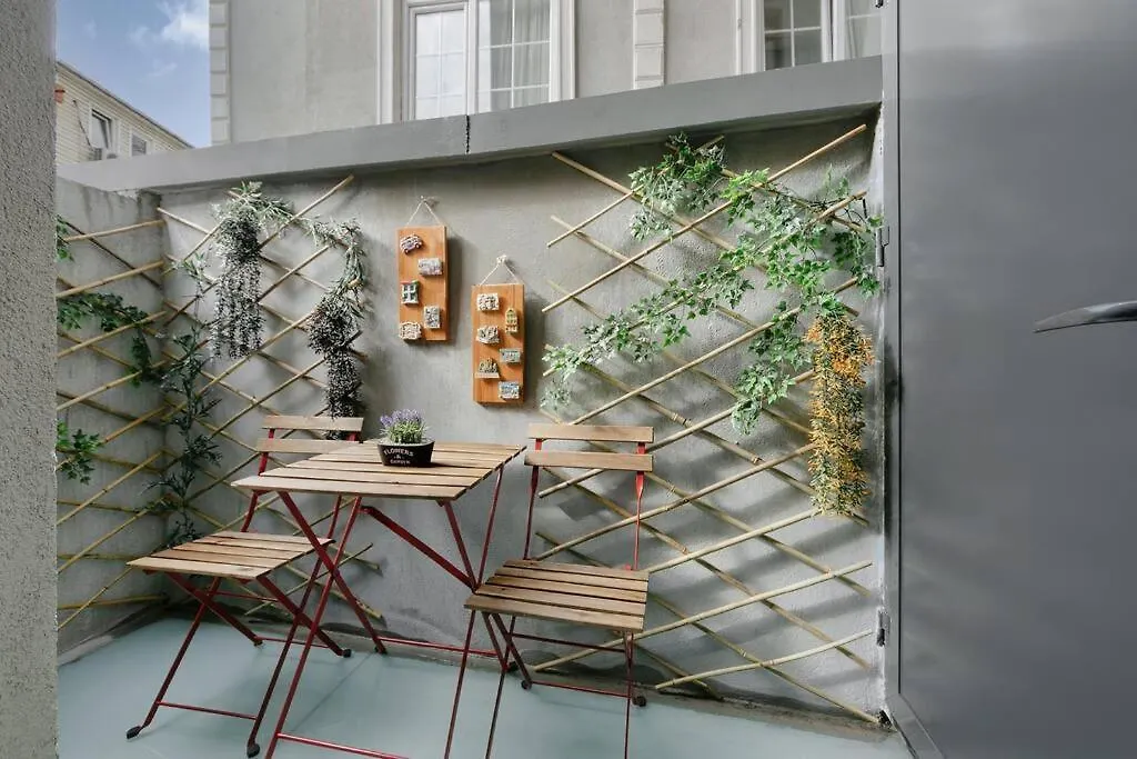 Apartment Daphne Pera ; Sakura Apart, City Center Istanbul Turkey